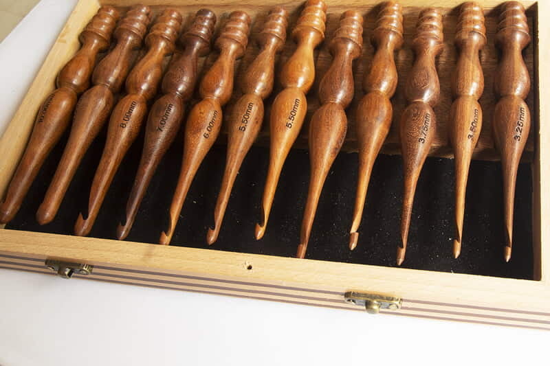 Wooden Crochet Hooks Set in Box Wooden Crochet Hooks Set in Box
