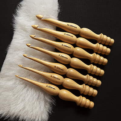 Wooden Crochet Hooks Modal 102 Set of 7 Wooden Crochet Hooks Modal 102 Set of 7