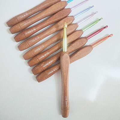 Crochet Hook Set with Wooden Color Handle